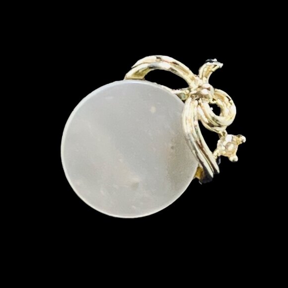 Lisner Gold Tone Bow With Round Mother Of Pearl Screw Back Earrings (5282) - Picture 3 of 7